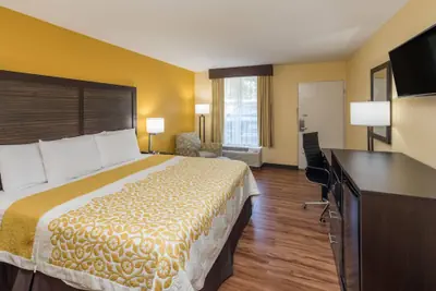 Photo 3 - Days Inn by Wyndham Madison