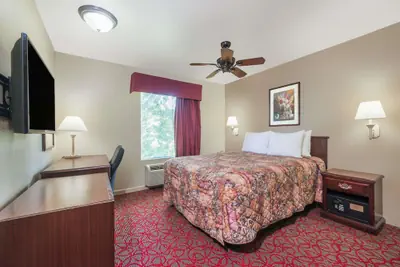 Photo 4 - Days Inn by Wyndham St Peters/St Charles