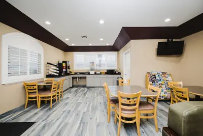 Photo 4 - Sapphire Inn & Suites