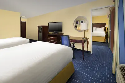 Photo 5 - Holiday Inn Express & Suites San Antonio-West-SeaWorld Area by IHG