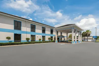 Photo 2 - Baymont by Wyndham Savannah/Garden City