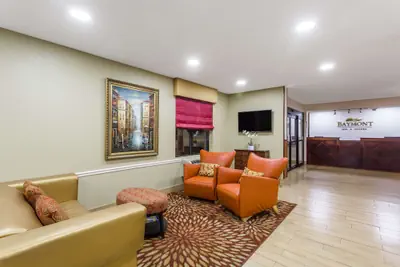 Photo 2 - Baymont by Wyndham Savannah/Garden City