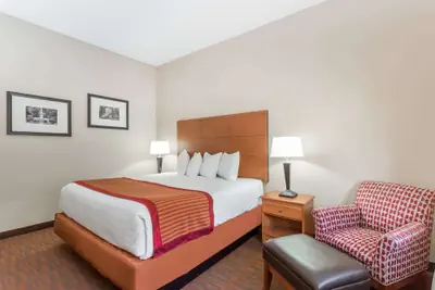 Photo 5 - Baymont by Wyndham Savannah/Garden City