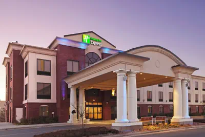 Photo 2 - Holiday Inn Express Hotel & Suites Pine Bluff / Pines Mall by IHG