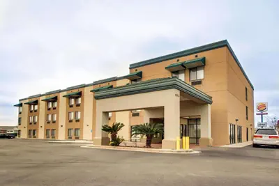 Photo 2 - Quality Inn & Suites Hattiesburg North