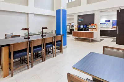 Photo 5 - Holiday Inn Express Hotel & Suites Montgomery E - Eastchase by IHG