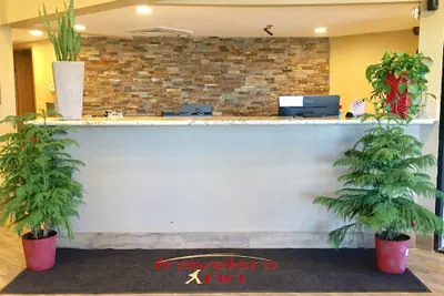 Photo 4 - Travelers Inn