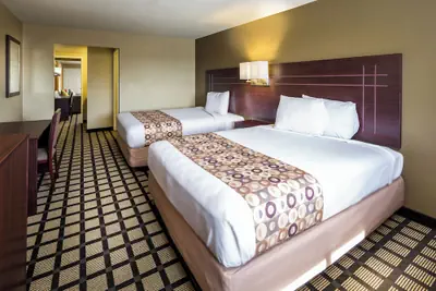 Photo 2 - Travelers Inn