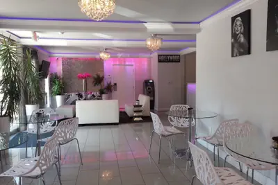 Photo 2 - Hollywood VIP Hotel