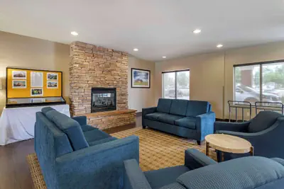 Photo 4 - Comfort Suites Coralville I-80