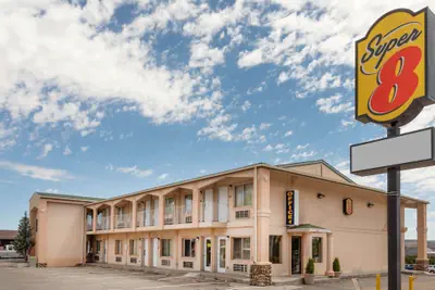 Photo 2 - Super 8 by Wyndham Evanston