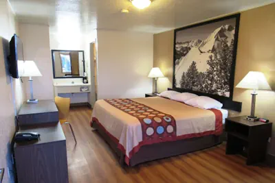 Photo 5 - Super 8 by Wyndham Evanston
