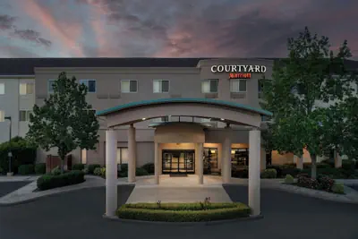 Photo 2 - Courtyard by Marriott Chico