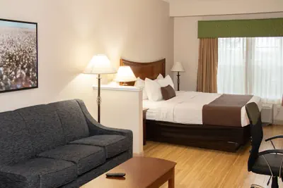 Photo 5 - Best Western I-5 Inn & Suites