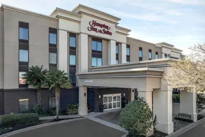 Photo 2 - Hampton Inn & Suites Clinton - I-26