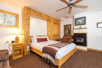 Photo 3 - Red Wolf Lakeside Lodge