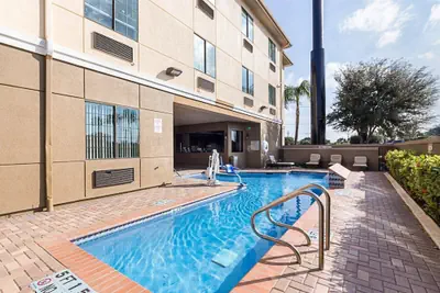 Photo 2 - Comfort Suites McAllen Airport and La Plaza Mall