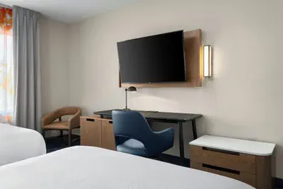 Photo 3 - Fairfield Inn & Suites by Marriott Sacramento Airport Natomas