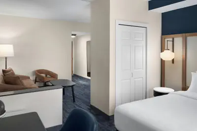 Photo 4 - Fairfield Inn & Suites by Marriott Sacramento Airport Natomas