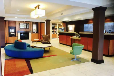 Photo 2 - Fairfield Inn & Suites by Marriott Sacramento Airport Natomas