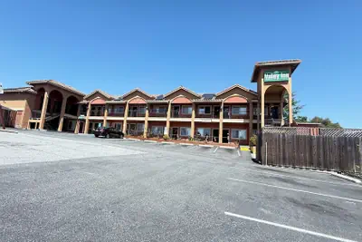 Photo 2 - Valley Inn