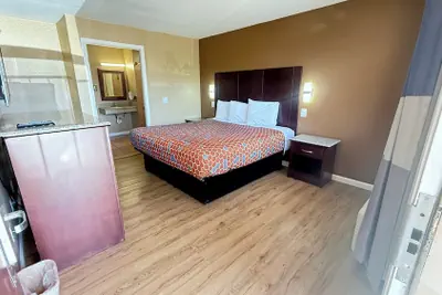 Photo 5 - Valley Inn