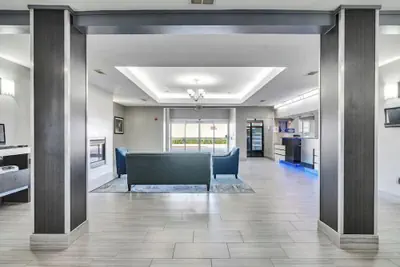 Photo 2 - Platinum Inn & Suites Webster