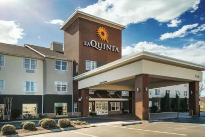 Photo 2 - La Quinta Inn & Suites by Wyndham Chattanooga North - Hixson