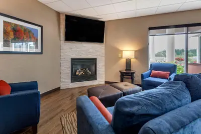 Photo 5 - Comfort Suites Escanaba West