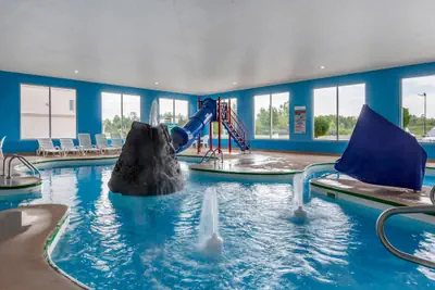 Photo 2 - Comfort Suites Escanaba West