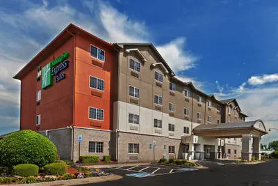Photo 2 - Holiday Inn Express Hotel & Suites Jenks by IHG