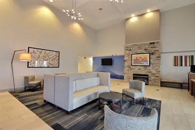 Photo 2 - Holiday Inn Express Hotel & Suites Milwaukee Airport by IHG
