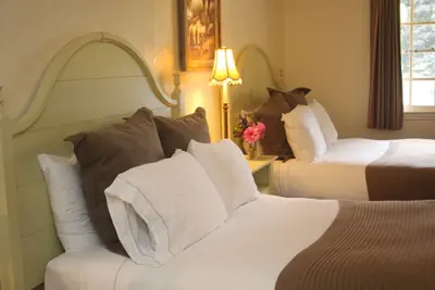 Photo 2 - Hillwinds Inn