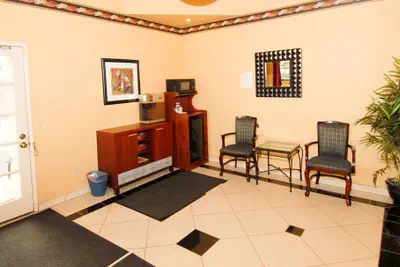 Photo 3 - Regency Inn And Suites