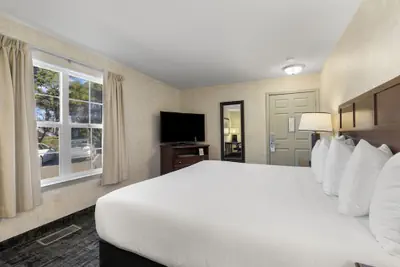 Photo 4 - The Beach House Inn