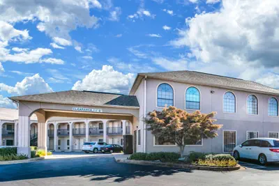 Photo 2 - Econo Lodge Inn & Suites Horn Lake - Southhaven