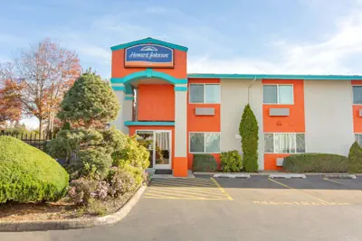 Photo 2 - Howard Johnson by Wyndham Salem