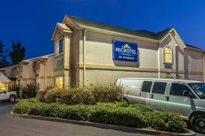 Photo 2 - Microtel Inn & Suites by Wyndham Auburn