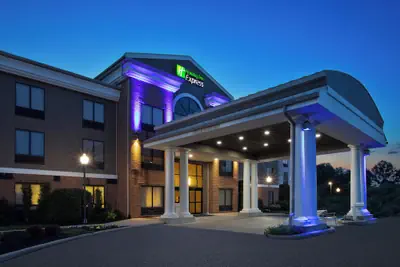 Photo 2 - Holiday Inn Express & Suites Kent - University Area by IHG