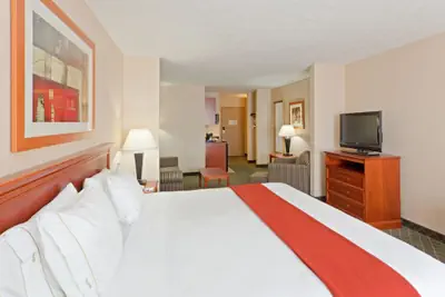 Photo 5 - Holiday Inn Express & Suites Kent - University Area by IHG