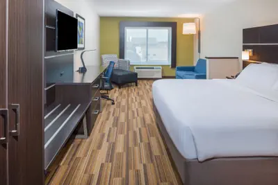 Photo 5 - Holiday Inn Express Hotel & Suites Bismarck by IHG