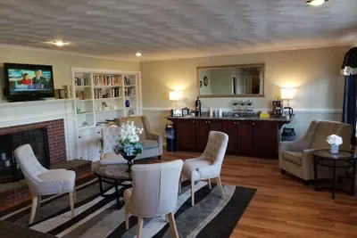 Photo 2 - Colonial Inn Seekonk