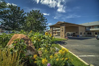 Photo 2 - Moab Valley Inn