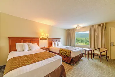 Photo 5 - Town and Country Inn & Resort