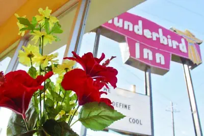 Photo 2 - Thunderbird Inn