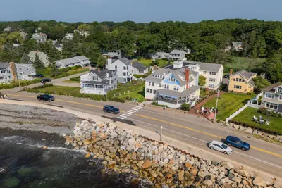 Photo 2 - The Beach House Inn