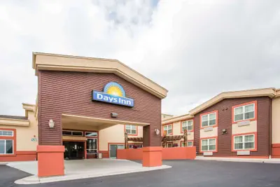 Photo 2 - Days Inn by Wyndham Manitou Springs