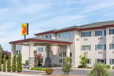 Photo 2 - Super 8 by Wyndham Central Pt Medford