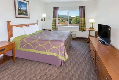 Photo 5 - Super 8 by Wyndham Central Pt Medford