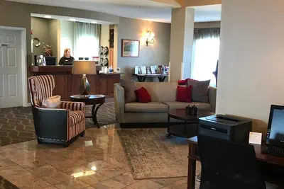 Photo 4 - GrandStay Hotel & Suites